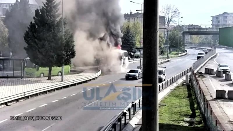 D-100 Karayolu'nda İzmit'te Servis Aracı Alev Aldı!
