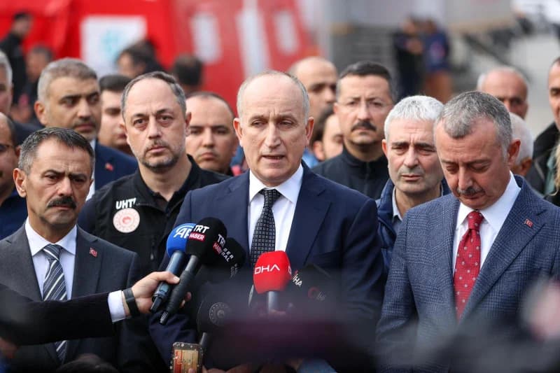 Gebze'de 7 Katlı Apartman Çöktü!