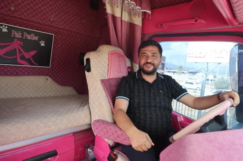 Hatay'da Baba Kızının İsteği Üzerine Vincini Pembeye Boyadı!