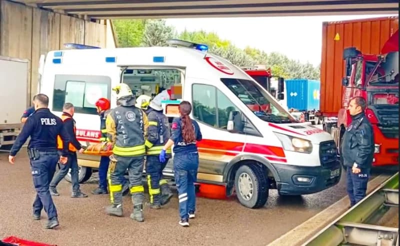 Çayırova'da TIR kazası: 1 kişi sıkıştı!