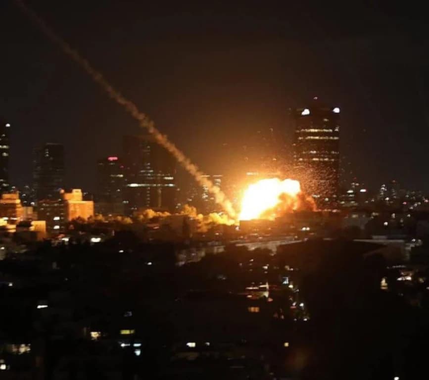 Tel Aviv'de Bina Vuruldu: Çok Sayıda Ölü ve Yaralı!