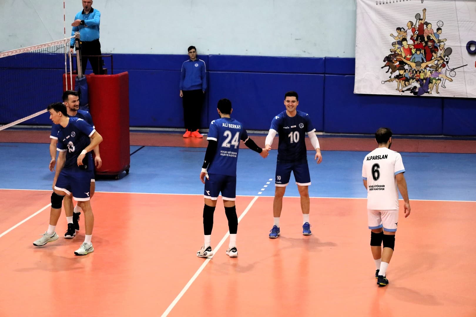 Kağıtspor, Efeler Ligi'ne göz kırpıyor!