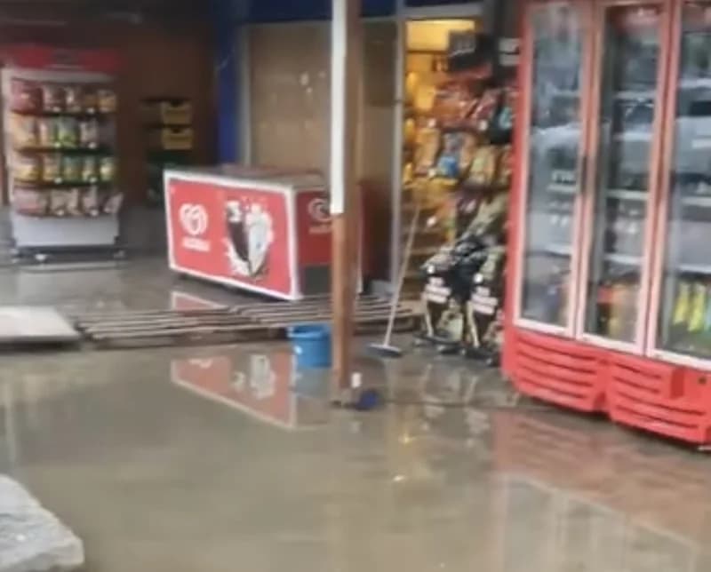 Körfez'de esnaf altyapı mağduru!
