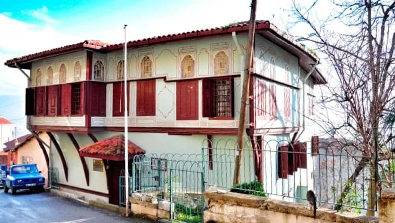 İzmit'te Tarihi Saatçi Ali Efendi Konağı Depoya Dönüştü!