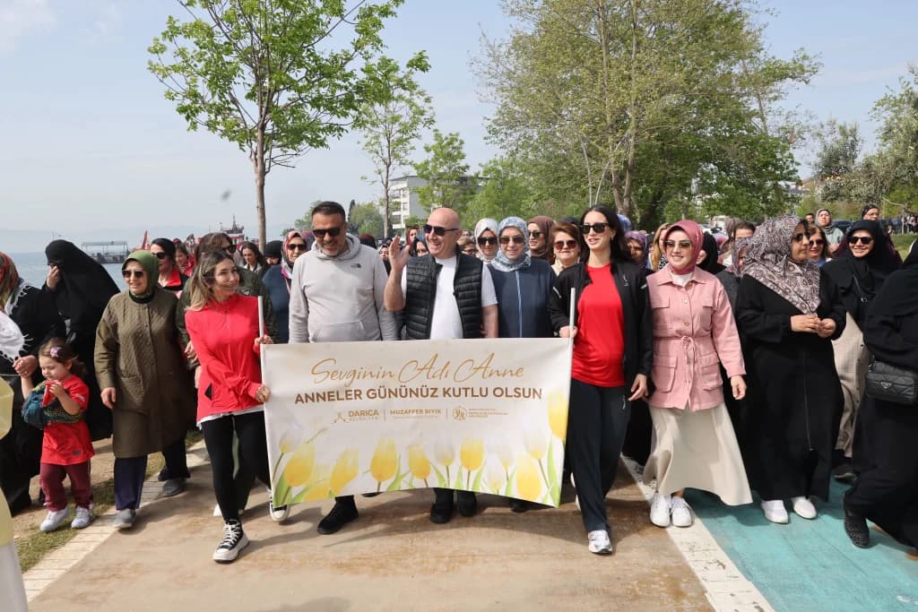 Darıca'da Anneler Günü'ne özel yürüyüş
