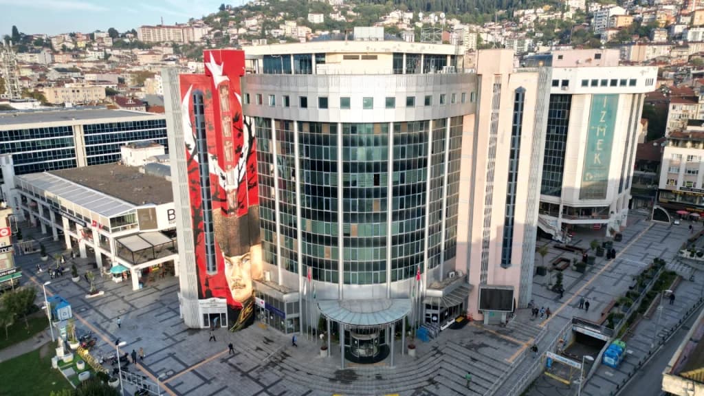 İzmit Belediyesi BT Uzmanı Alacak