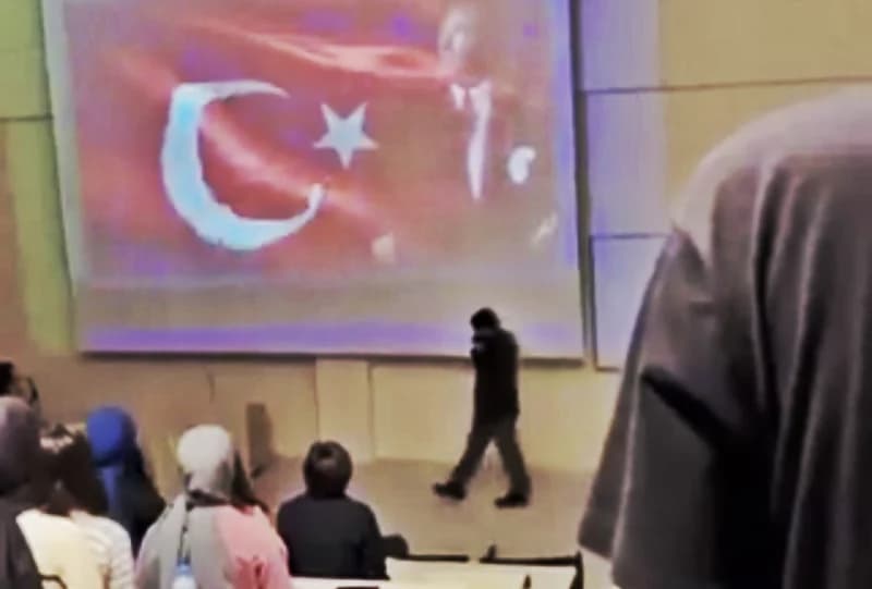 Konya'da Atatürk'ü Anma Töreninde Olay!