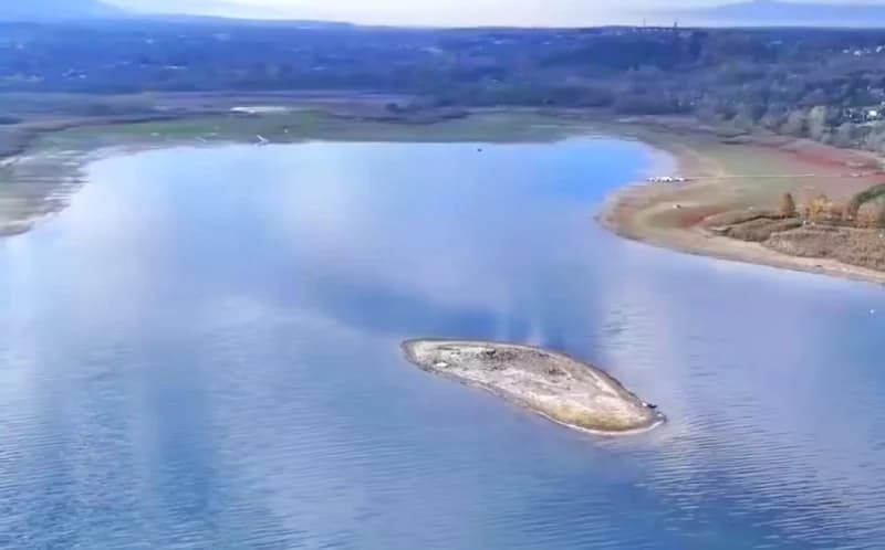Sapanca Gölü'nde 1600 Yıllık Tarihi Yapı Ortaya Çıktı!