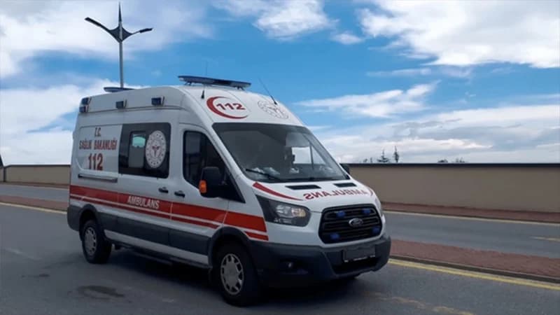 İzmit'te İşçilere Servis Beklerken Otomobil Çarptı!