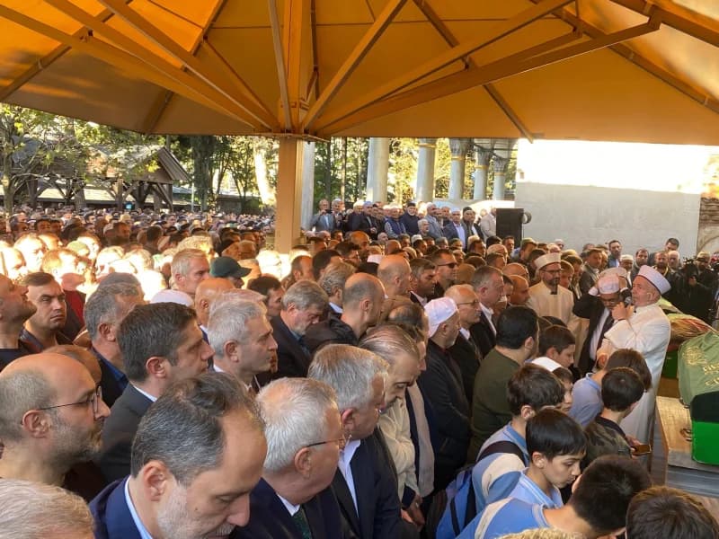 Gebze'de Çöken Binada Hayatını Kaybeden Aile Defnedildi!