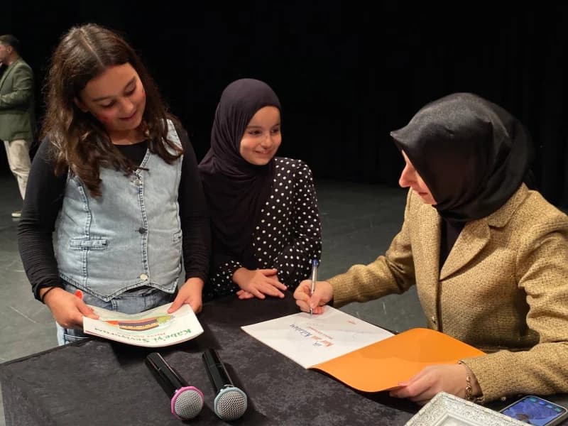 Merve Gülcemal Çayırova'da Okurlarıyla Buluştu!