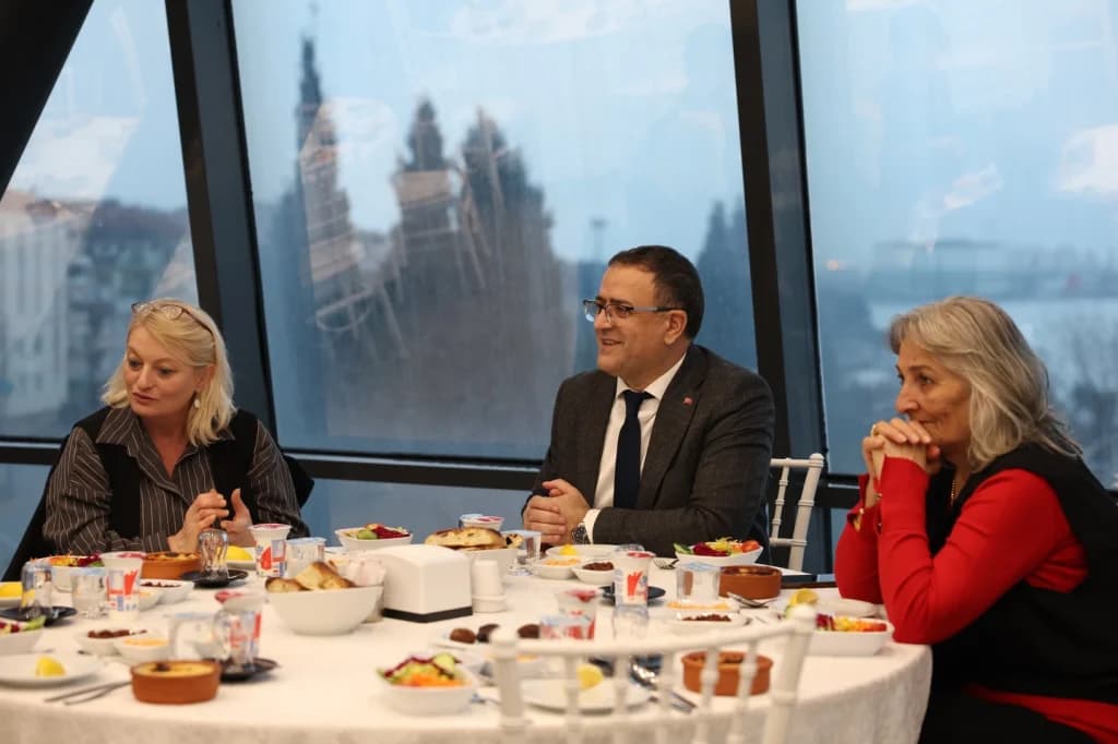 Derince Belediyesi Meclisi iftar sofrasında buluştu