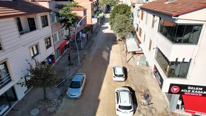 Başiskele'de Cumhuriyet Caddesi'nde Üstyapı Atağı!