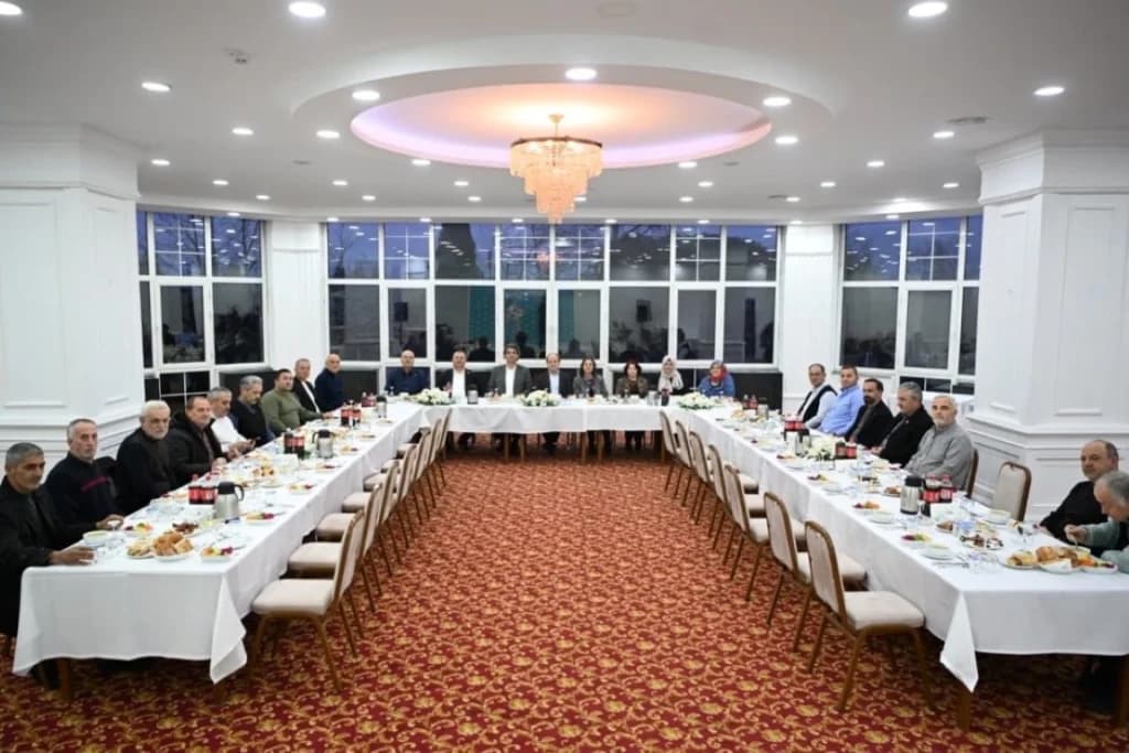 Başkan Kocaman, muhtarlarla iftar sofrasında buluştu