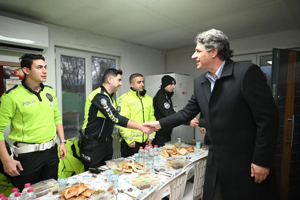 Başkan Kocaman'dan polislere tatlı sürpriz