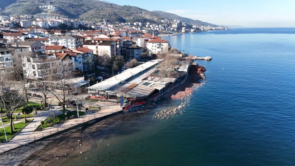Değirmendere Sahiline Dalga Kırıcı Set