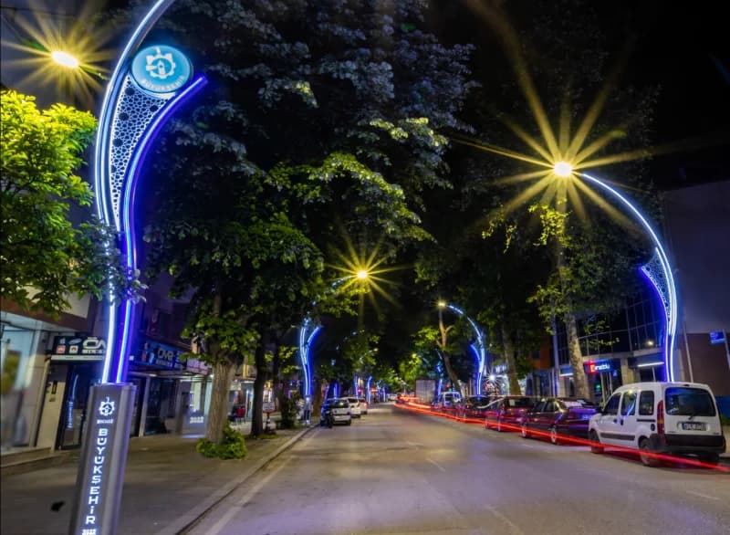 Kocaeli'nin projeleri geceyi aydınlatıyor!