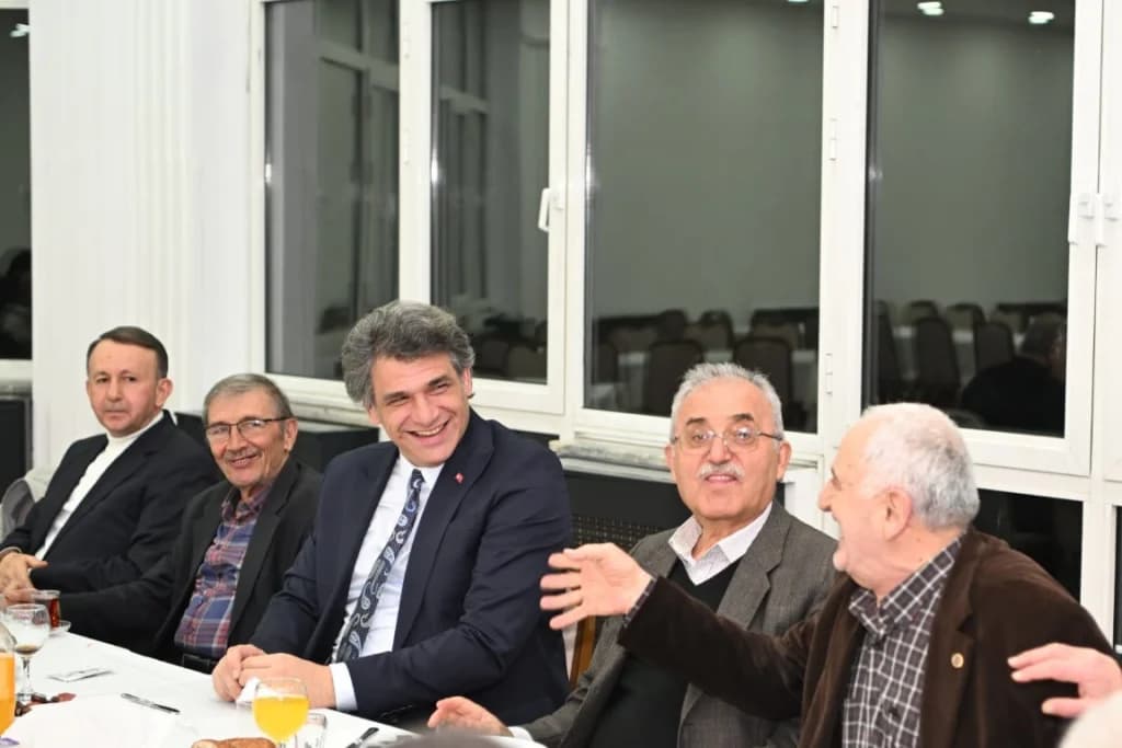 Eski başkanlar Kartepe'de iftar sofrasında buluştu