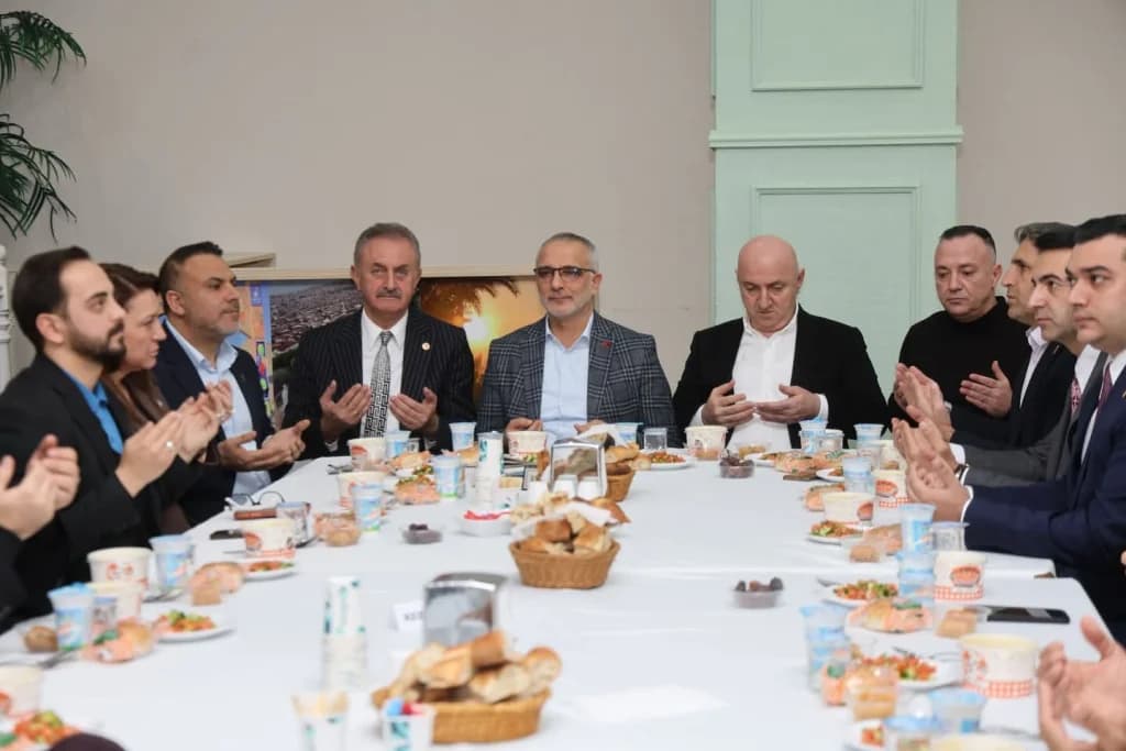 Darıca Trabzonlular Derneği'nden anlamlı kurtuluş ve şehitleri anma iftarı
