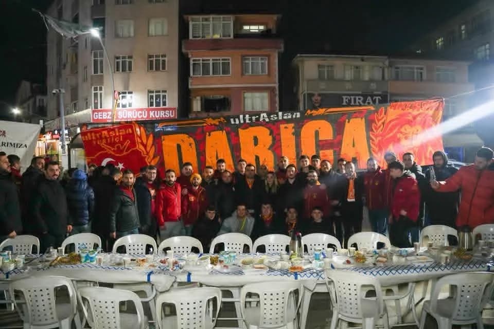 UltrAslan Darıca'da iftar sofrasında buluştu