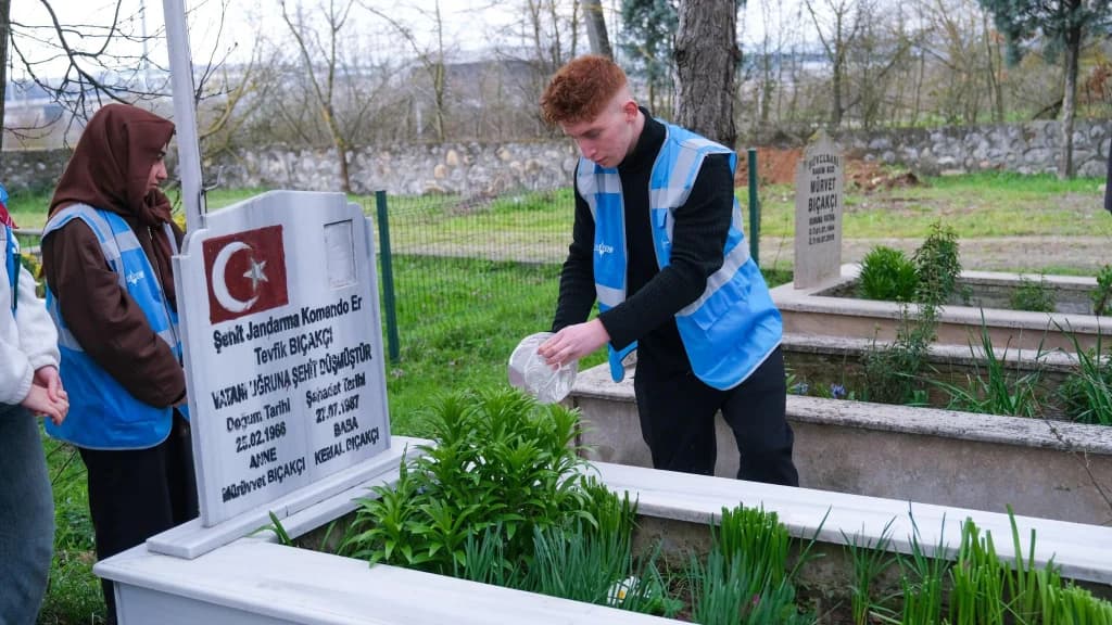 Akademi Lise'den anlamlı ziyaret: Şehit ailesine moral