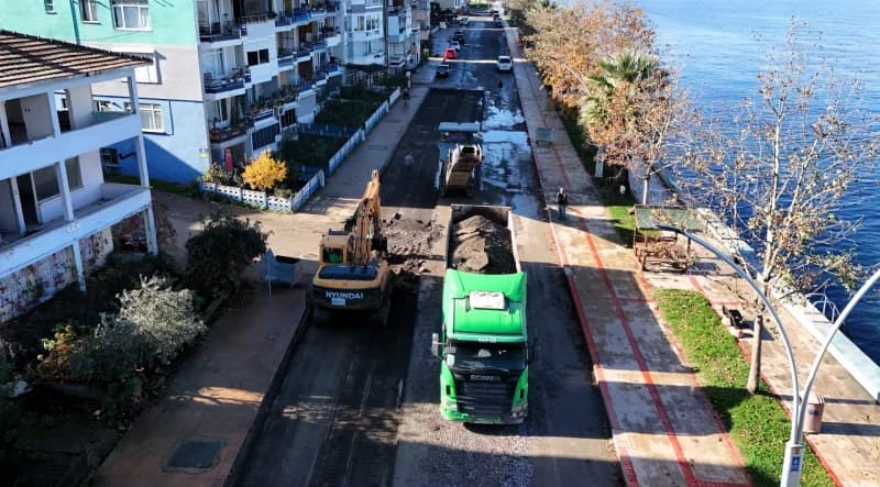 Gölcük Halıdere Sahil Caddesi'nde yenileme çalışmaları!