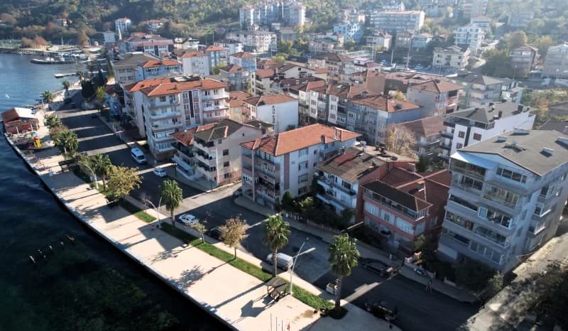 Gölcük Halıdere Sahilinde Üstyapı Yenileniyor!