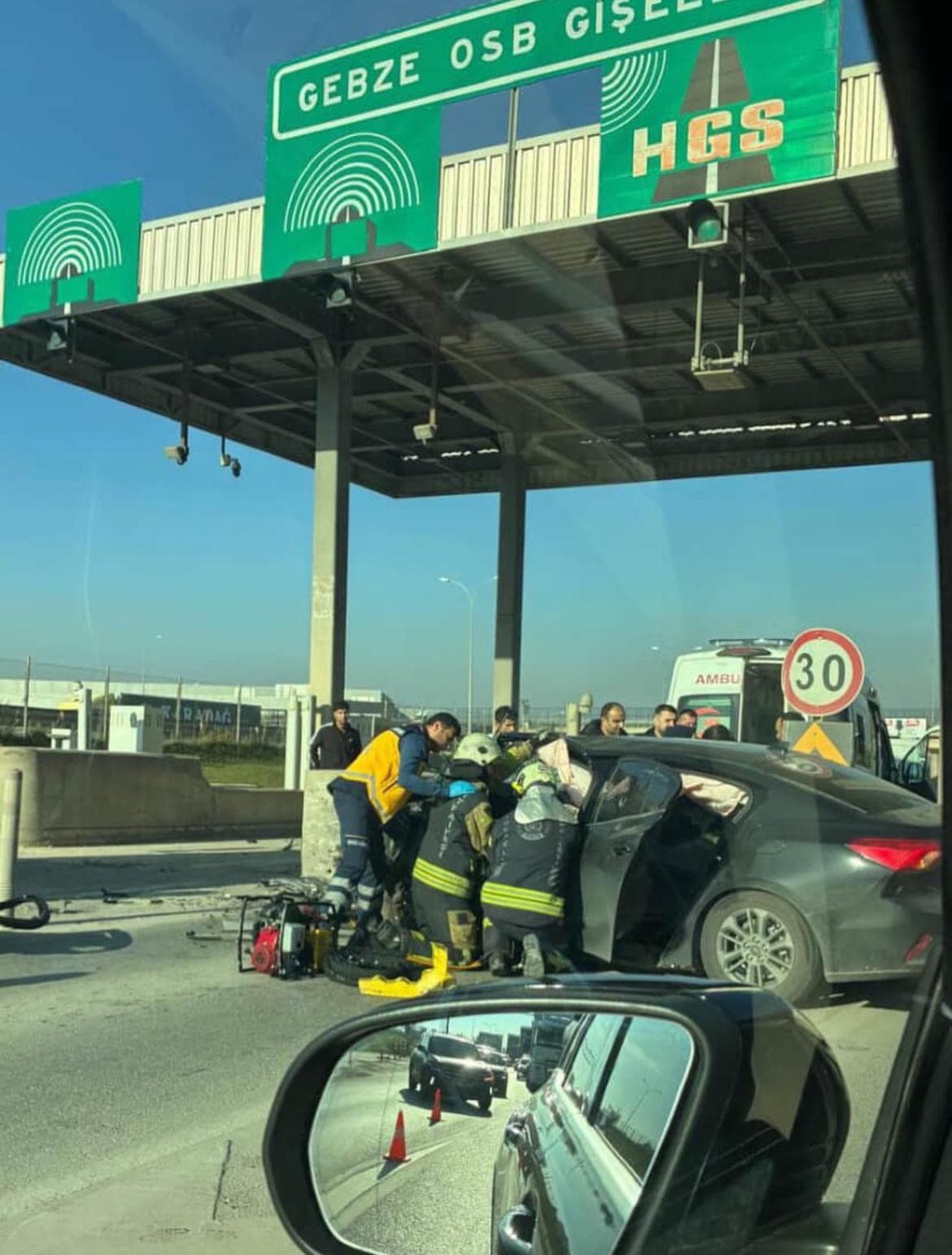 Gebze OSB'de Gişelere Araç Çarptı!