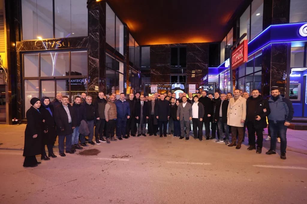 Başkan Büyükakın, İzmitli esnaflarla iftar yaptı