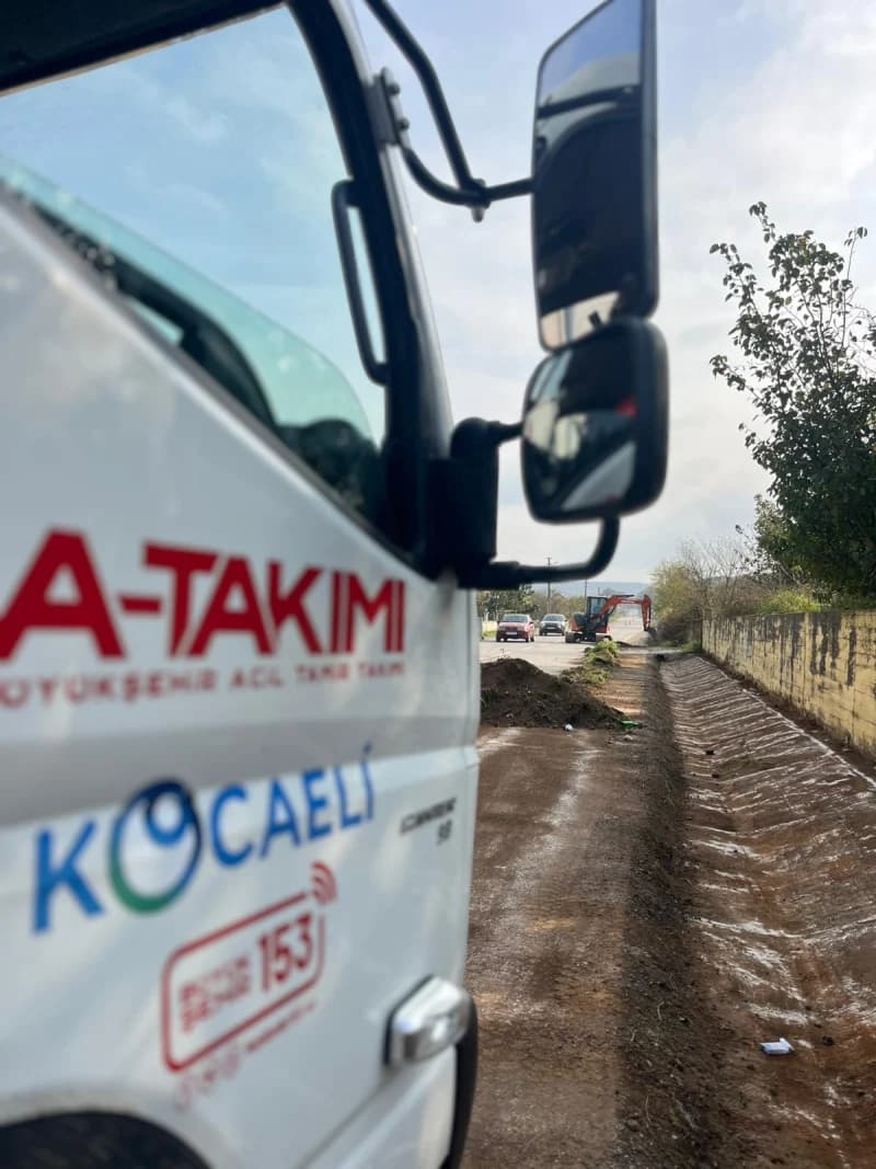 Kandıra'da yağmur suyu kanalları temizlendi!