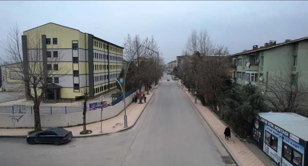 Körfez'de 28 Sokağa Büyükşehir Belediyesi Dokunuşu