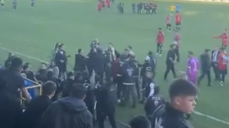 Gölcük'te maç sonrası kavga çıktı!