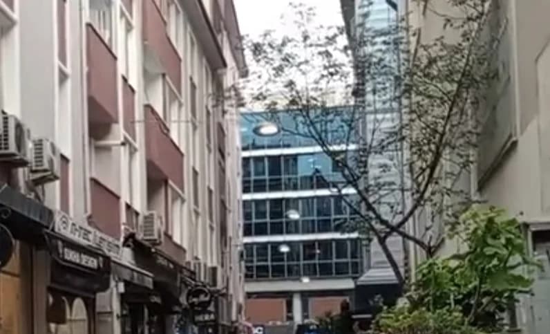İzmit'te Gündüz Yanan Aydınlatmalar Esnafı Kızdırdı!