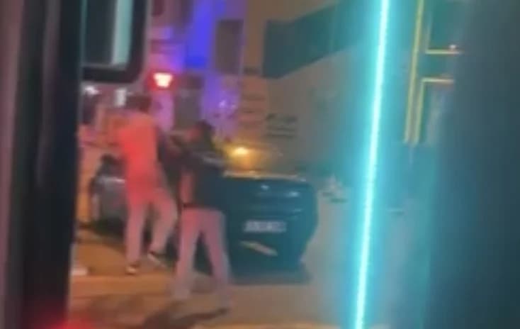 Gölcük'te gençler arasında sopalı kavga!