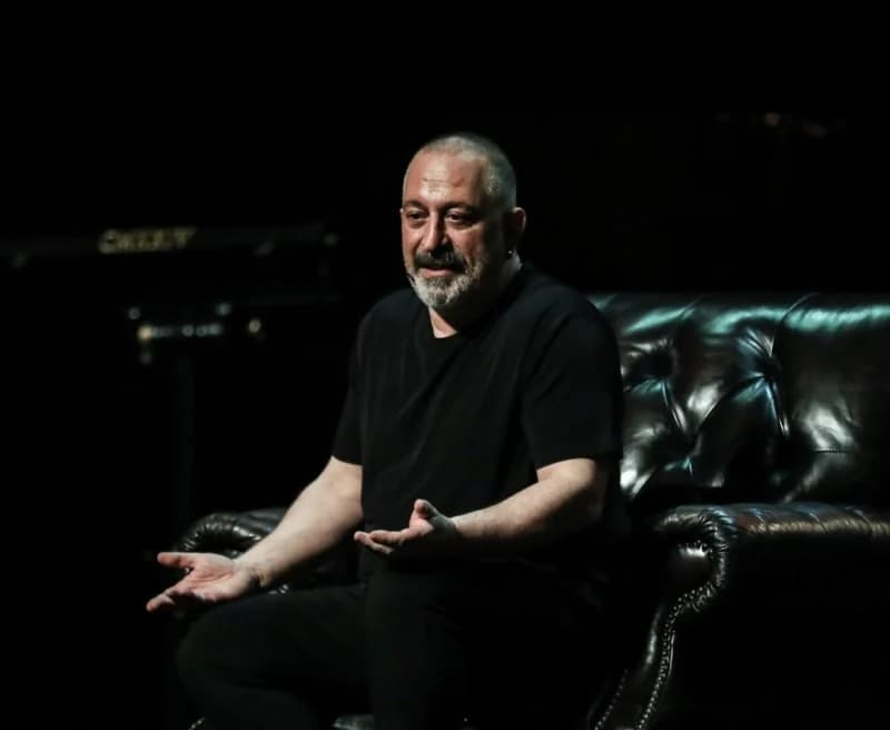 Cem Yılmaz'ın Gösterisine Yoğun İlgi!