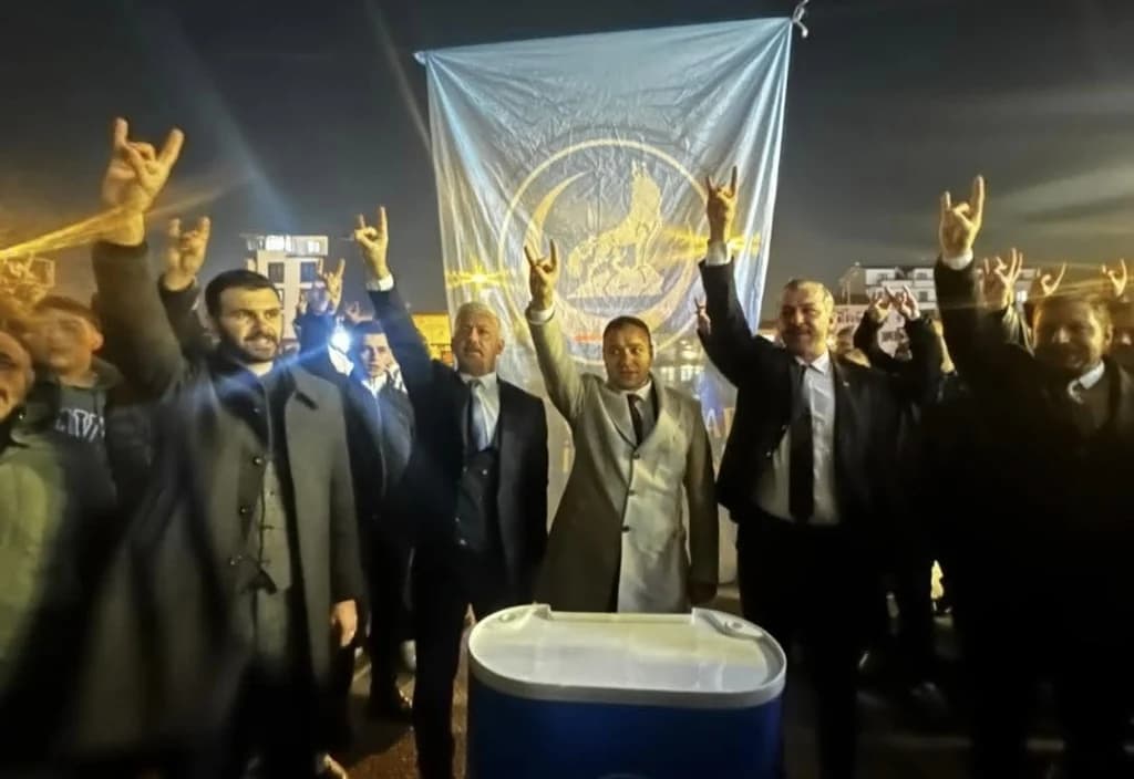 Ülkü Ocakları Kartepe'de başkan değişimi