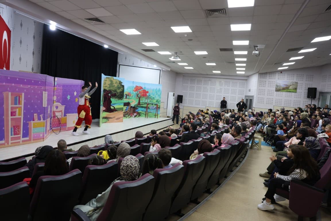 Kartepe'de Neşe ve Cesaret Dolu Tiyatro!