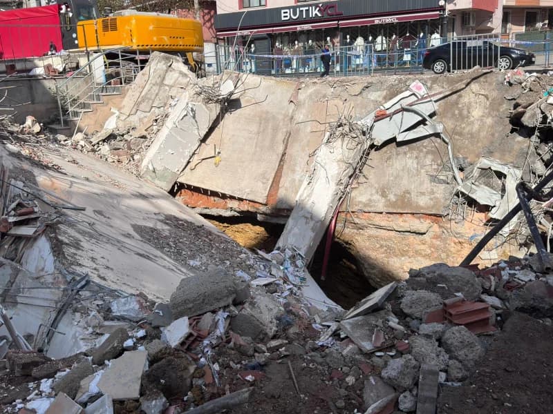 Gebze'de 7 Katlı Binanın Enkazı Kaldırıldı!