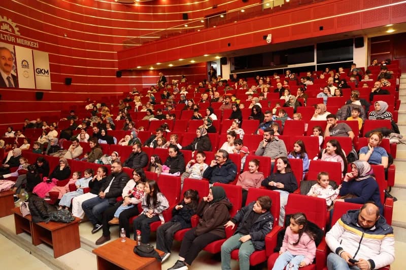 Gebze'de Renkli Çoraplı Kuzgun Miniklerle Buluştu!