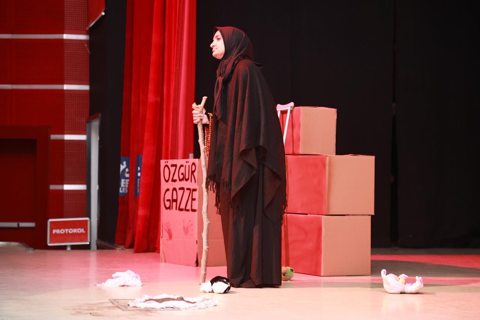 Gebze'de 'Gazze'nin Kadınları' Ayakta Alkışlandı!