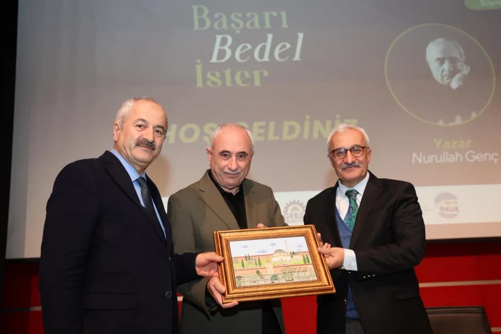 Nurullah Genç, Gebze Okur projesinde okurlarıyla buluştu
