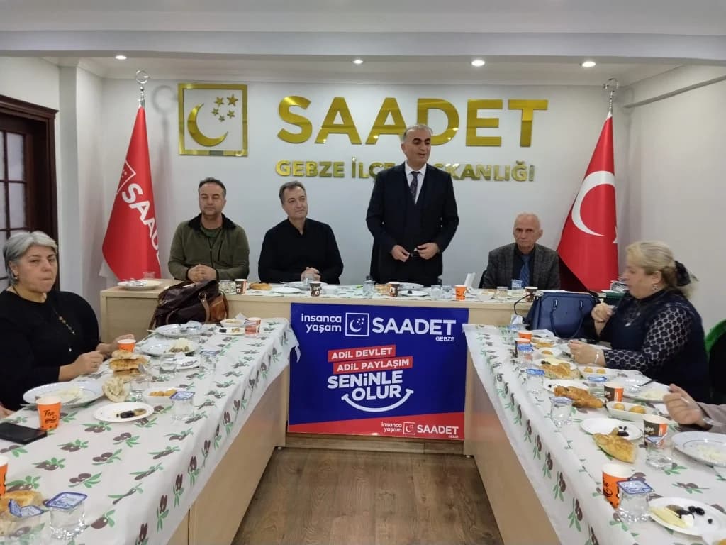 Gebze'de emekli dernekleri aynı iftar sofrasında buluştu