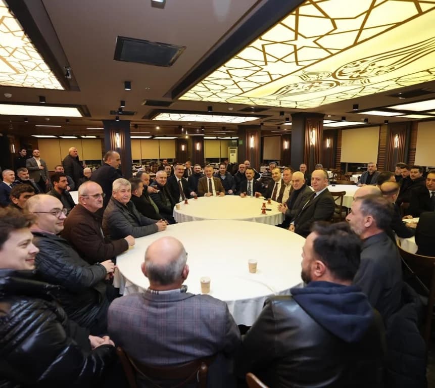 Ziraatçılardan Başkan Büyükakın'a Çay Daveti