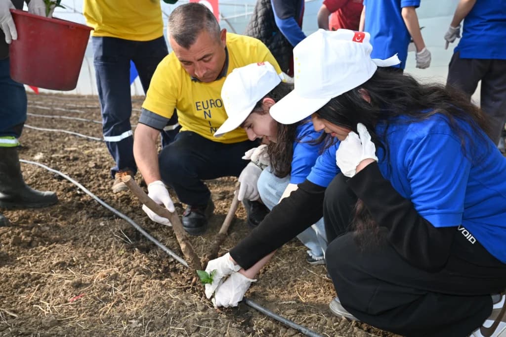 AB Destekli Bizimköy'de Çocuklar Doğayla Buluştu