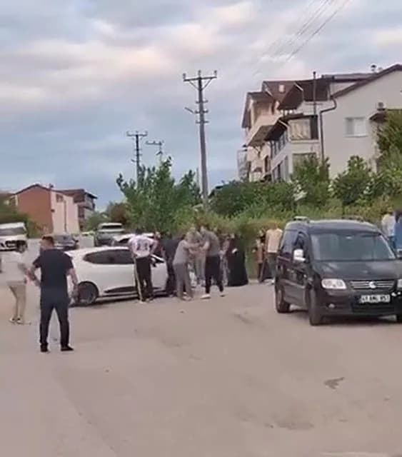Aileler arasında silahlı sopalı kavga: 5 yaralı
