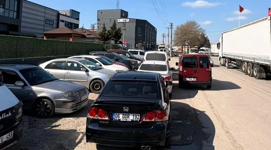 AVM araçları Başiskele esnafını canından bezdirdi