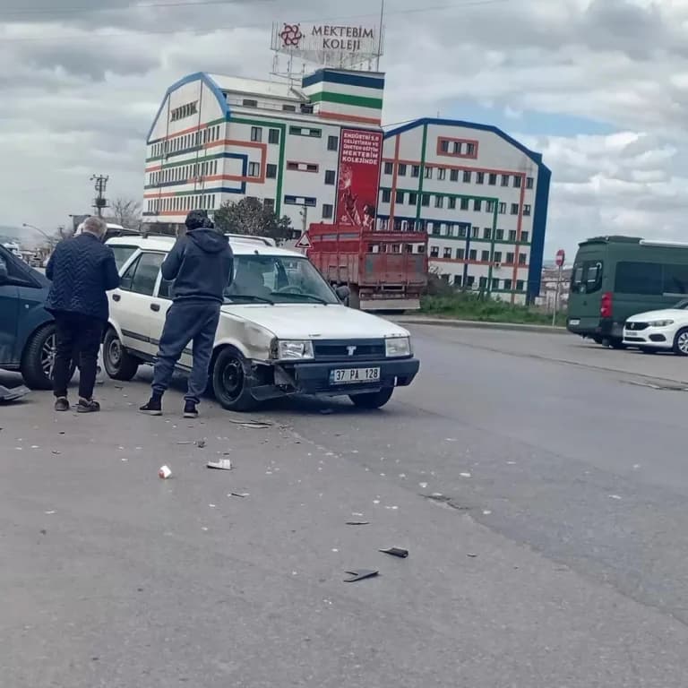 Bağdat Caddesi'nde kaza: Maddi hasar oluştu