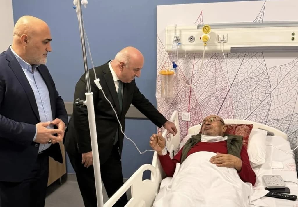 Başkan Bıyık'tan Ramazanoğlu'na Hastane Ziyareti