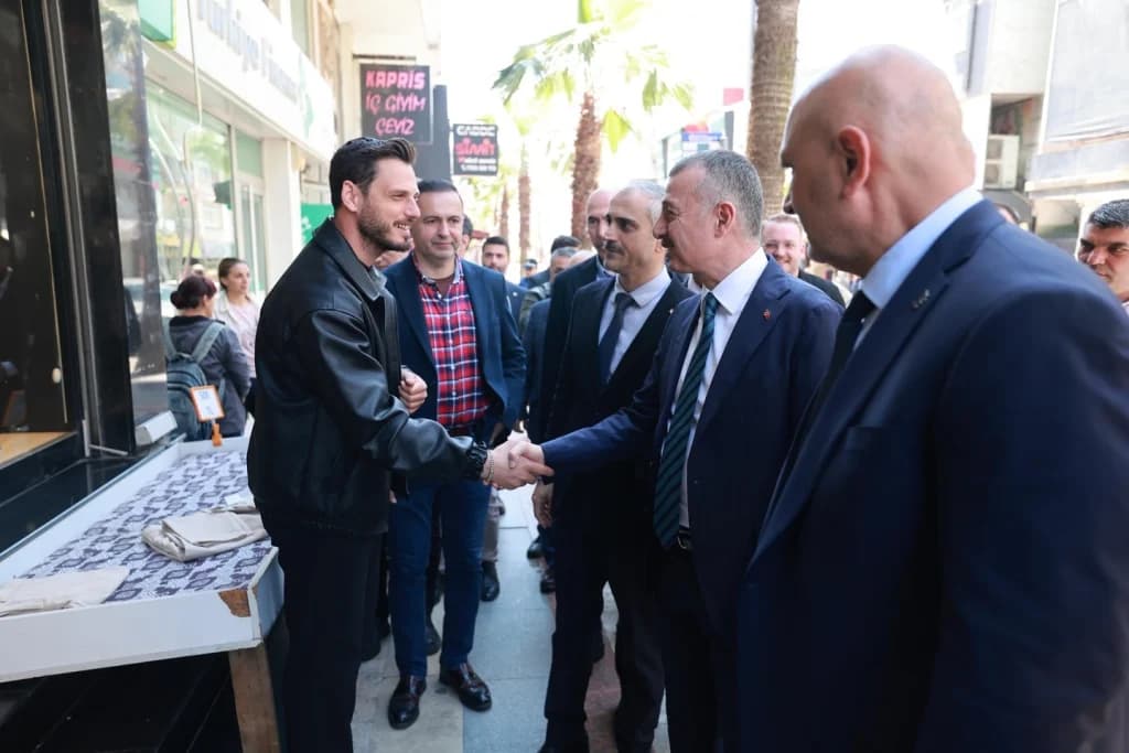 Başkan Büyükakın Çayırova'da hizmetleri anlattı