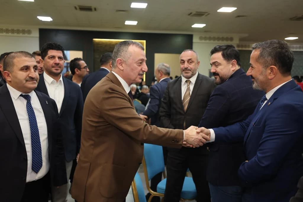 Başkan Büyükakın pazarcı esnafıyla iftar yaptı
